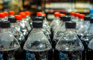 Nowe zakrętki na butelkach. Konsumenci mają ich dość, a to dopiero początek