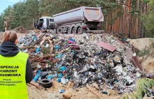 Nielegalne śmieci przy popularnym kąpielisku pod Wrocławiem. Zatrzymano 8 osób