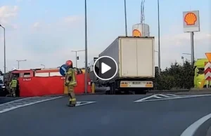 Policjant w ciężkim stanie po wypadku przy zjeździe z autostrady A4. WIDEO - Bol