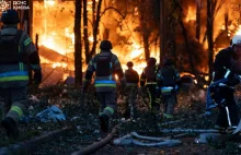 Nocne uderzenie Rosji. Pożary i zniszczenia w Kijowie, są ofiary śmiertelne