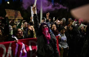 Włochy. Atak transfeministek po marszu przeciwko przemocy wobec kobiet