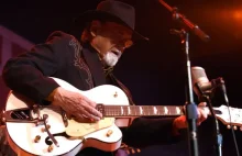 "King of Twang" Guitarist Duane Eddy Dies at 86