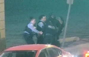 Chicago - cztery policjantki nie były w stanie zatrzymać złodzieja sklepowego