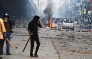 Godzina policyjna i wojsko na ulicach Bangladeszu. Zginęło ponad 100 studentów