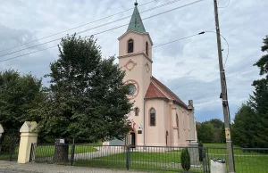 Dziewczynki skrzywdzone przez proboszcza są hejtowane w swojej wsi