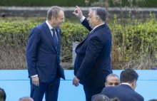 Chwilowy sojusz. Tusk i Orban ramię w ramię przeciw paktowi migracyjnemu