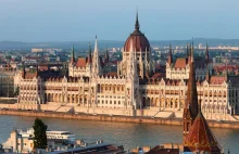 Węgry blokują wypłatę środków dla Polski z UE. Chodzi o dostarczanie broni...
