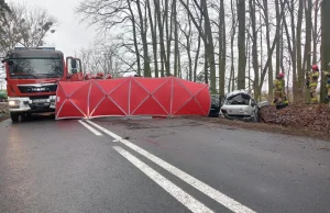 Nie żyją dwie osoby! Tragiczne zderzenie auta osobowego i ciężarowego.