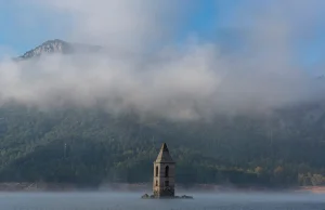 1000-letni kościół wynurzył się spod wody. Od przeszło 60 lat nikt nie widział g