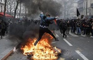 Wieża Eiffla i Luwr zamknięte, zamieszki z policją. Chcą podpalić Francję.