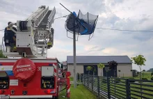 Nietypowa interwencja strażaków. Ze słupa ściągali... trampolinę