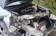 Z dwulatką, dwoma promilami i w ciąży. Z impetem wjechała w słup