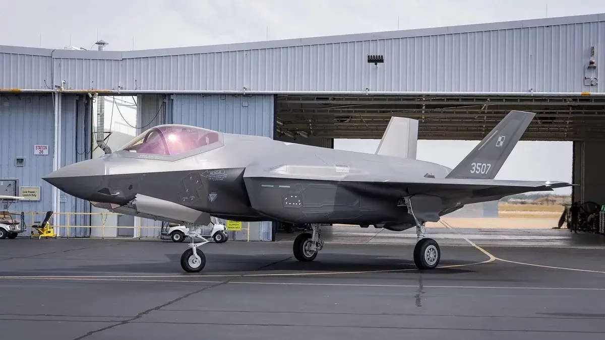 Szansa na pracę przy supermyśliwcach. Baza lotnicza w Łasku szuka chętnych