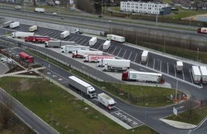 Parkingowe skanery wykryją obecność imigrantów w naczepie, licząc ich telefony