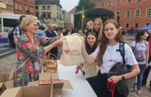 10 000 osób na marszu życia w Warszawie