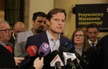 Radny PiS zarabia w rządowej agencji, choć do pracy nie przychodzi