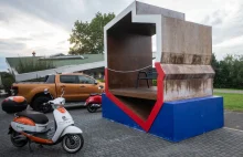 Zaskakujący los "patriotycznych ławek". Wiemy, gdzie trafiły