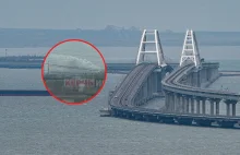 Most Krymski zamknięty. Widać gęsty dym