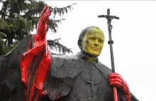 W Łodzi zatrzymano mężczyznę w związku ze zniszczeniem pomnika Jana Pawła II - t