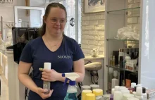 29-letnia Ola z Zespołem Downa pracuje w bytomskim salonie fryzjerskim