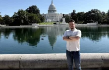 Prawicowi konfidenci donoszą na Polskiego dzienikarza.