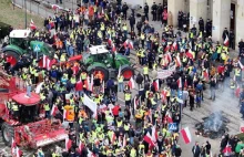 Rolnicy przejęli Wrocław! Traktory wjeżdżały na schody Urzędu Wojewódzkiego