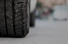 Wsiadł za kierownicę pijany i pojechał po p--o