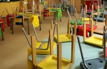 70 dzieci nie pojawiło się w szkole. Służby szukają "pacjenta zero"