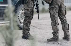 Żołnierka o pracy na granicy: Przechodzą przez płot, krzyczą "Germany, Germany"