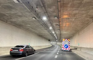 Przecieka tunel nowiutkiej Trasy Łagiewnickiej.