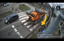 O włos od tragedii na przejściu dla pieszych - Dziecko odbija się od cięzarówki