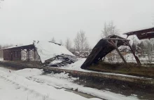 Zawaliła się wiata peronowa na stacji kolejowej w Mysłakowicach