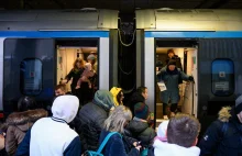 Nawet 12 godzin opóźnienia na kolei. "Na pocieszenie dostaliśmy wafelki"