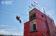 Ukraińscy studenci pożarnictwa rozpoczęli szkolenia na trenażerze kontenerowym z