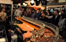 Barman robi 120 drinków w 8 sekund
