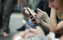 Nowy Jork zakazuje uzależniających feedów opartych na algorytmach w social media