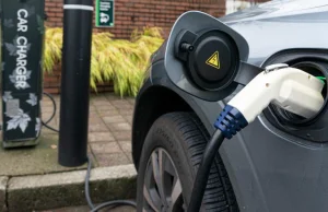 Cena bateri w elektryku z 2022 roku przekroczyła wartość auta