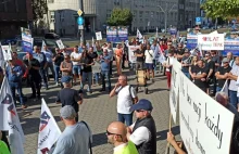 Protest Stacji Kontroli Pojazdów w Warszawie. Minister Adamczyk ich nie przyjął