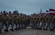 Łotwa wprowadza obowiązkową służbę wojskową. Odpowiedź na wojnę na Ukrainie