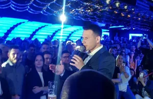 W Gdańsku kolejka jak za PRL — już na godzinę przed "piwem z Mentzenem".