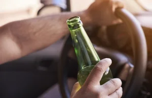 Jak długo trzeba odczekać po wypiciu alkoholu, żeby móc prowadzić samochód?