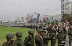 Łukaszenka pozwolił wojsku strzelać do cywilów