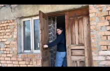 Para rosyjskich emigrantów po ucieczce z Rosji kupuje w Gruzji dom na pustyni