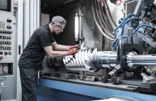 Smarowanie prowadnic pionowych i poziomych w maszynach CNC