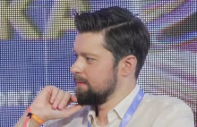 Czy Remigiusz Mróz jest jedynie marką za którą stoi kilku, kilkunastu autorów?