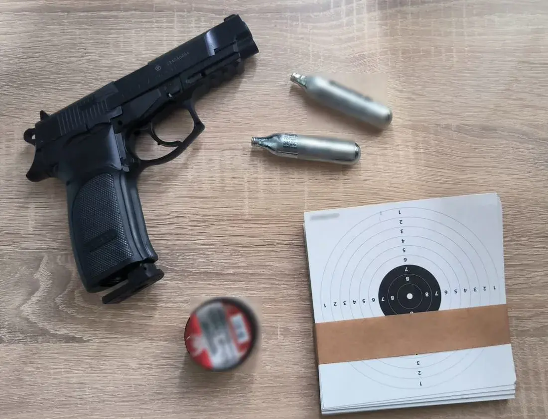 Sopot: Dwóch Białorusinów pistoletem zmusili kierowcę taxi z Nigerii do kursu