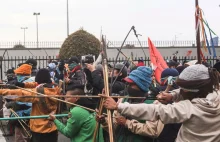 "Indianie ostrzelali z łuków ambasadę USA. Są ranni"