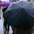 Białoruś: Kobieta w ukarana grzywną za noszenie biało-czerwonego parasola