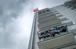 Poznań wprowadza opłaty za balkony nad miejskimi chodnikami.