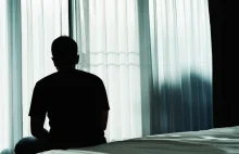 "Od ośmiu lat nie mam klucza do własnego domu". Dla wielu mężczyzn to wstyd. Zno